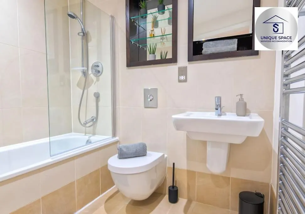 ✪Leisure Stay✪Relocation Or Business Stay✪1Bed - Free Secure Parking Space Leeds Apartman