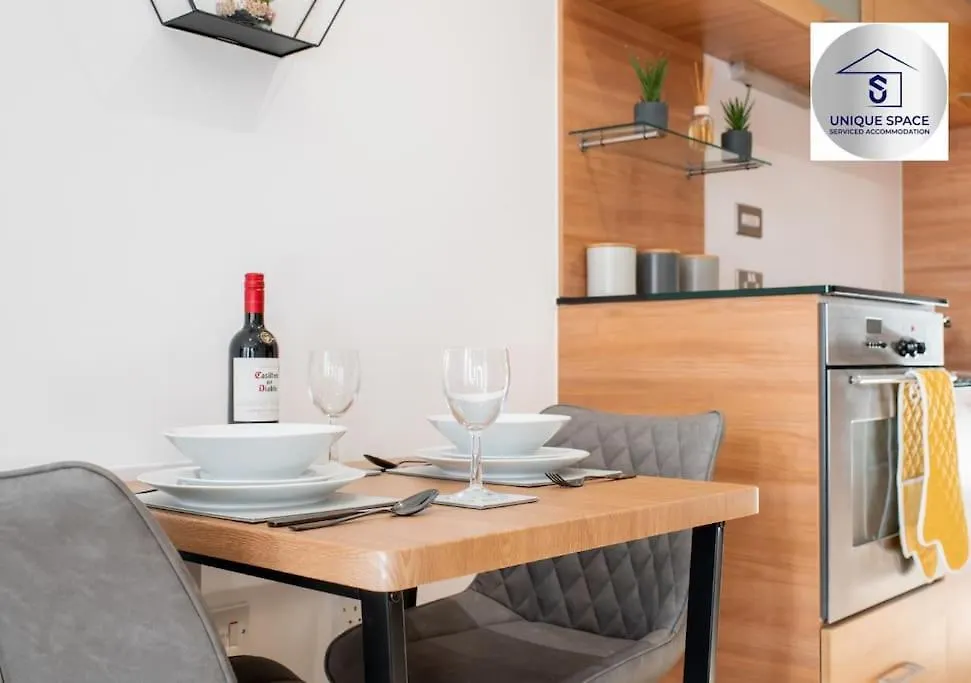 ✪Leisure Stay✪Relocation Or Business Stay✪1Bed - Free Secure Parking Space Leeds Apartman